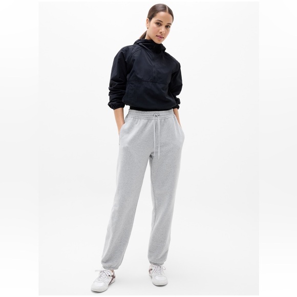 NWT!  Athleta Grey Forever Fleece Mid Rise Joggers!  Size M!! - Picture 1 of 4